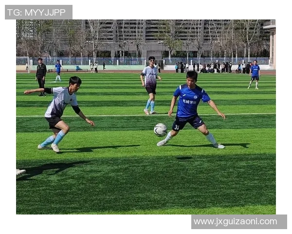 绿茵场上英勇逐梦 球星风采诗意辉煌